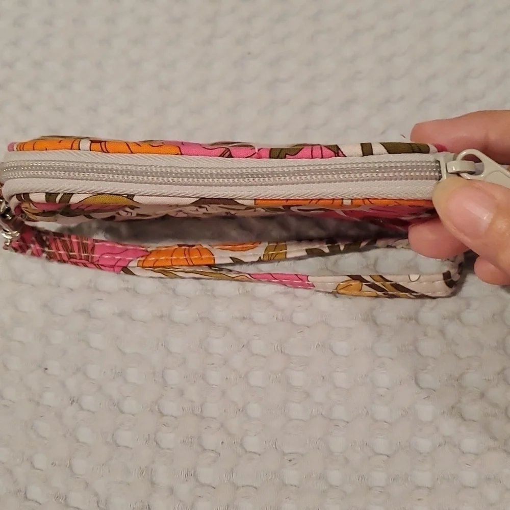 𝅺VERA Bradley Tea Garden Pink and Orange Retired Pattern Wristlet